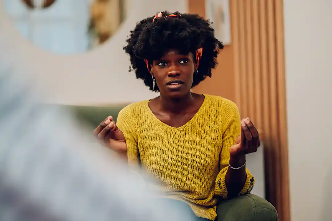 Wan oso bijeenkomst zwarte vrouw in gesprek